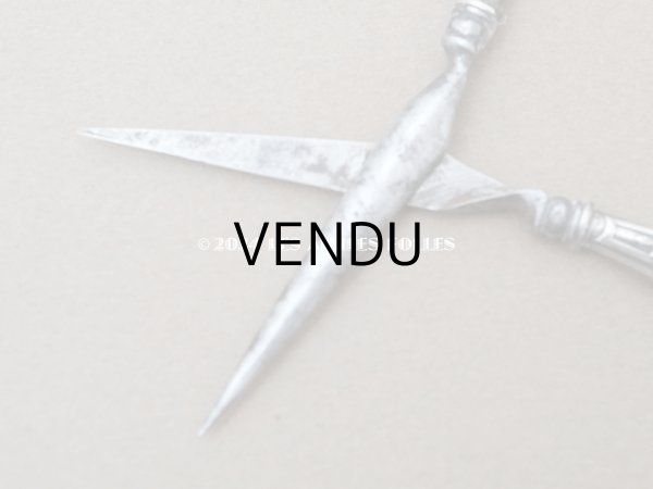 画像14: 1900年頃 アンティーク シルバー製 リボン＆薔薇模様 ソーイングセット 裁縫道具 (14)