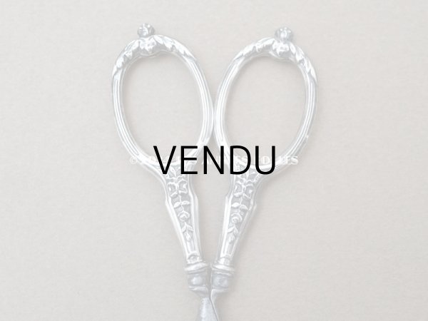 画像9: 1900年頃 アンティーク シルバー製 リボン＆薔薇模様 ソーイングセット 裁縫道具 (9)