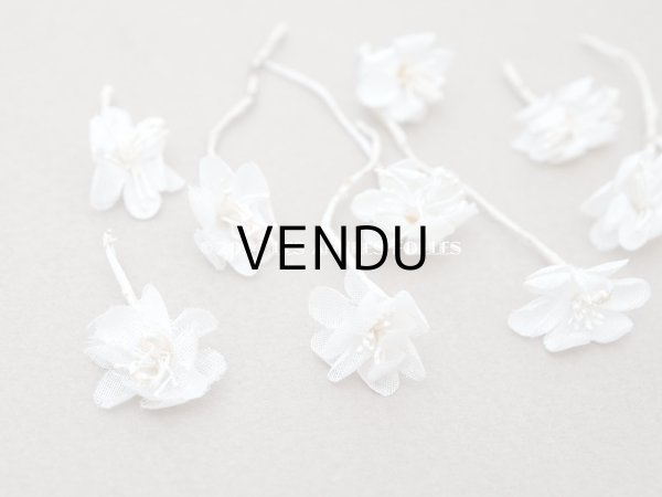 画像2: アンティーク 小さな布花 12ピースのセット　1.5cm オフホワイト (2)