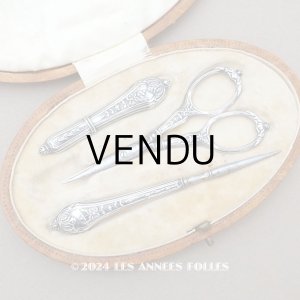 画像: 1900年頃 アンティーク シルバー製 リボン＆薔薇模様 ソーイングセット 裁縫道具