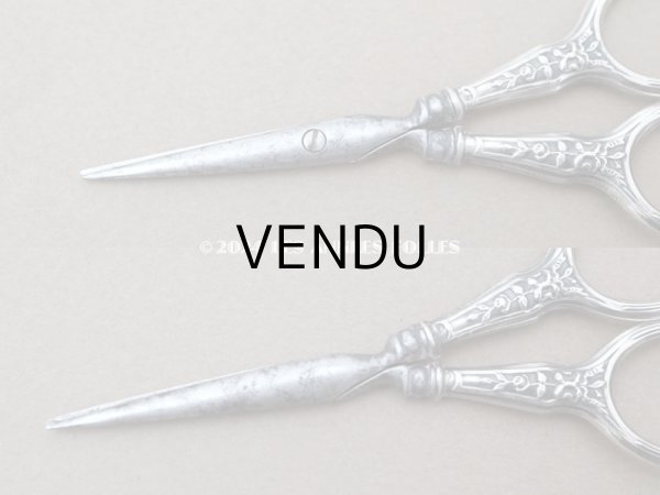 画像12: 1900年頃 アンティーク シルバー製 リボン＆薔薇模様 ソーイングセット 裁縫道具 (12)