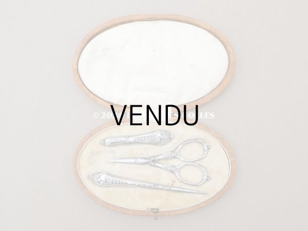 画像3: 1900年頃 アンティーク シルバー製 リボン＆薔薇模様 ソーイングセット 裁縫道具 (3)