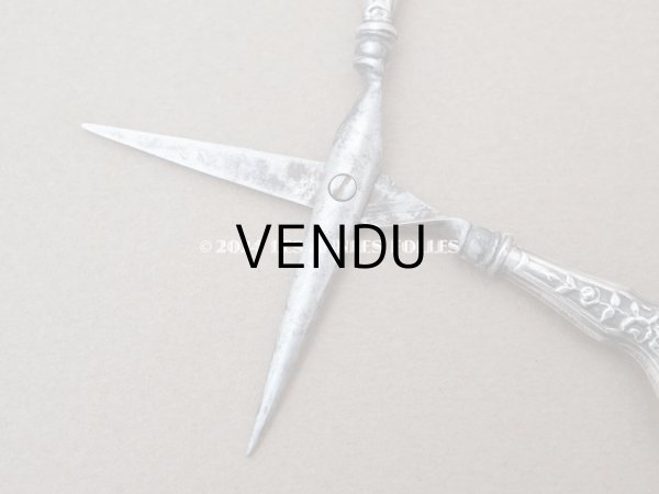 画像13: 1900年頃 アンティーク シルバー製 リボン＆薔薇模様 ソーイングセット 裁縫道具 (13)