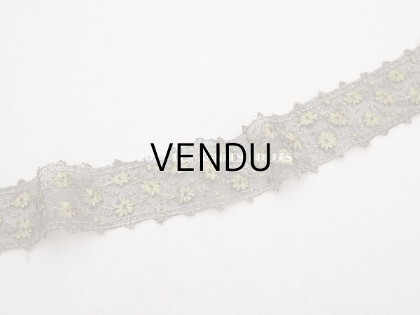 画像2: 1920年頃 アンティーク カーキの花刺繍入り  (2)