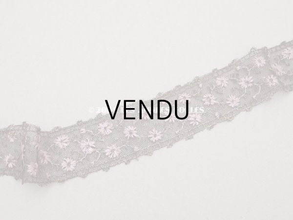 画像3: 1920年頃 アンティーク ピンクパープルの花刺繍入り レース 黒 (3)