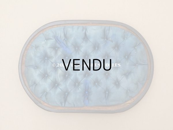 画像3: 19世紀 アンティーク ブルーのシルククッション付き 黒い木製の台座 (3)