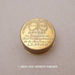 画像: 1924年 アンティーク リボン＆薔薇のガーランド 小さなパウダーケース　150周年記念品 - L.T.PIVER -