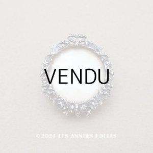 画像: アンティーク リボン&花のガーランド フォトフレームのブローチ 