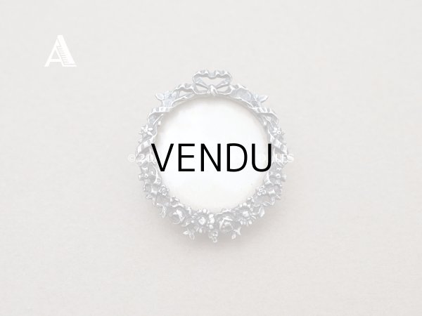 画像2: アンティーク リボン&花のガーランド フォトフレームのブローチ  (2)