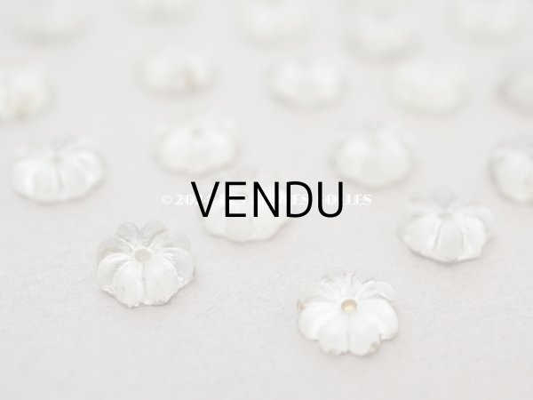 画像3: アンティーク 花型 小さなビーズ 磨りガラス風 7.5mm 約30ピースのセット (3)
