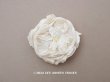 画像1: アンティーク　薔薇の布花 オフホワイト　クウォーターロゼット咲き (1)