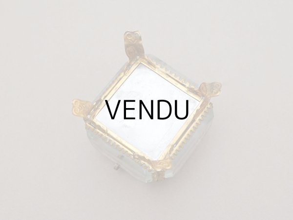 画像4: 19世紀末 アンティーク ジュエリーボックス 藤色 グレイッシュパープルのシルククッション  (4)