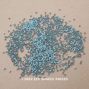 画像: 1900年頃 アンティーク メタルビーズ カット入り アクアブルー 7~8g マイクロビーズ キャビアビーズ