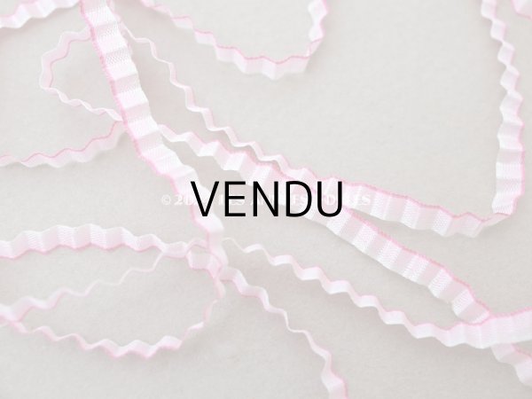 画像3: 1900年頃 アンティーク シルク製 リボン 極細 プリーツ加工 ピンク リボン刺繍  3mm幅   (3)