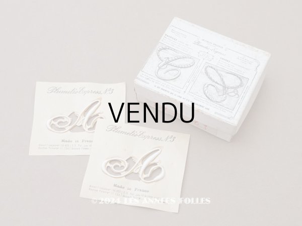 画像1: 1900年頃 アンティーク 箱入り イニシャルシート モノグラム 2シート 【A】 -N°3- INITIALES BRODEES PLUMETIS-EXPRESS (1)