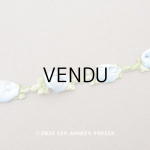 画像: 未使用 1920年頃 アンティーク 大きな薔薇のロココトリム 淡いブルー ロココリボン 