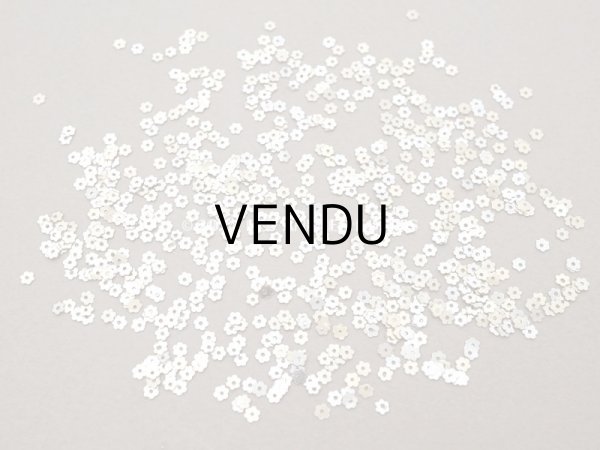 画像2: 19世紀末 アンティーク メタル製 極小 3mm 花 スパンコール 200ピースのセット シャンパンゴールド (2)