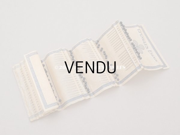 画像2: ＊蚤の市＊未使用 アンティーク エパングルシート 97ピース EPINGLES EMAIL AU TREFLE  (2)