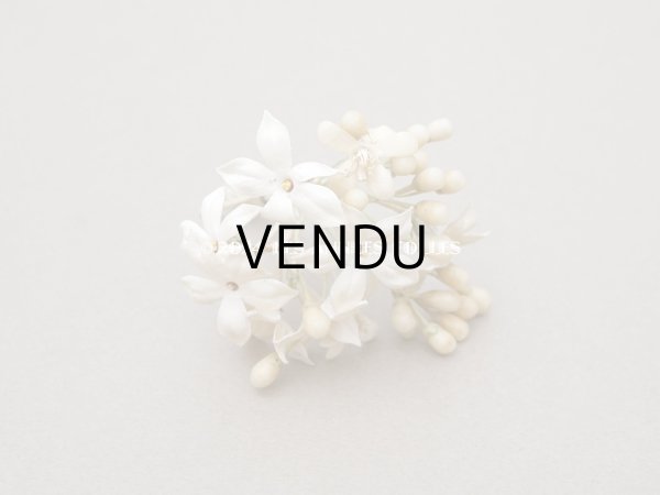 画像2: アンティーク ワックスフラワー&布花の小さなブーケ  (2)