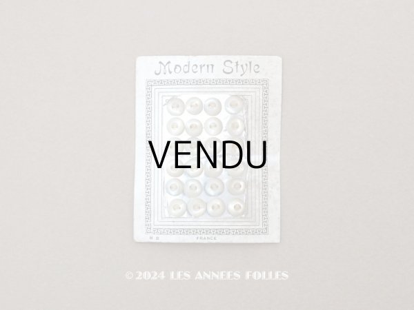 画像1: アンティーク マザーオブパール製 極小 ボタン 6mm 24ピース パウダーブルー＆オフホワイト シェルボタン  (1)