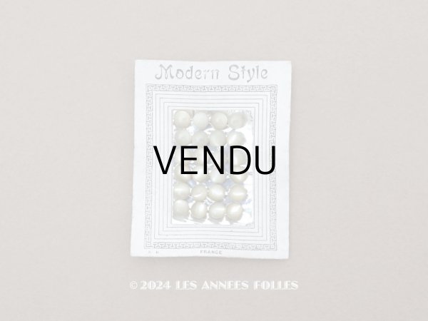 画像1: アンティーク マザーオブパール製 極小 ボタン 5mm 24ピース シェルボタン 枯草色（淡いカーキ) (1)