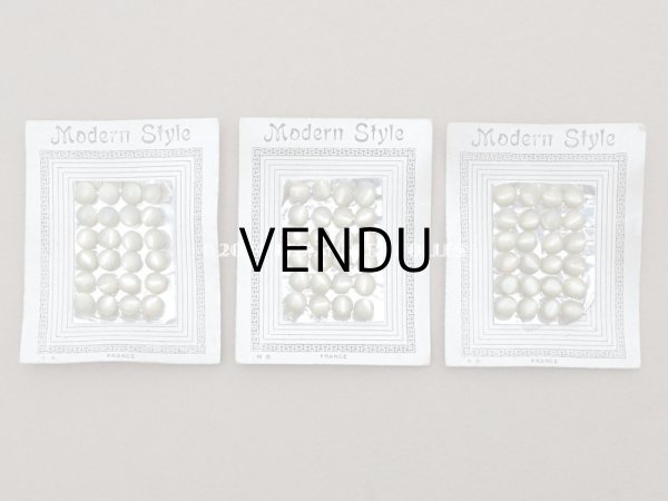 画像2: アンティーク マザーオブパール製 極小 ボタン 5mm 24ピース シェルボタン 枯草色（淡いカーキ) (2)