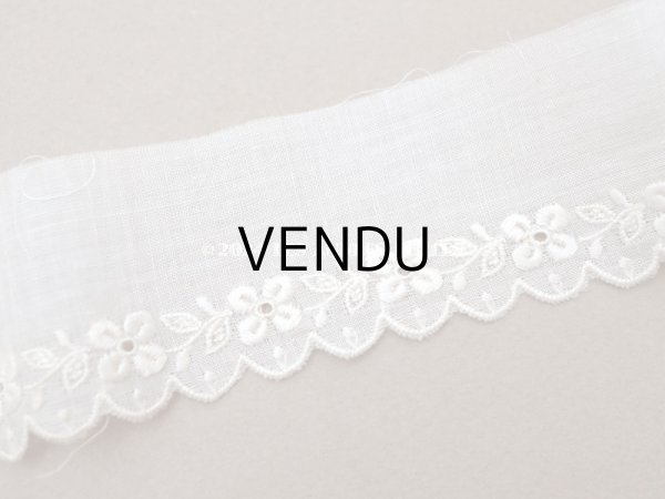画像3: 19世紀末 アンティーク 花刺繍のスカラップレース オーガンジー 3.6cm幅  (3)