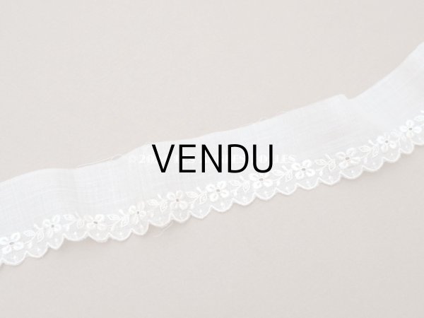 画像2: 19世紀末 アンティーク 花刺繍のスカラップレース オーガンジー 3.6cm幅  (2)
