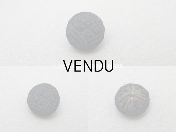 画像2: 【セール対象外】1850年頃 アンティーク シルク製 くるみボタン 黒 11mm 7ピースのセット (2)