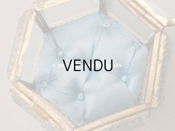 画像12: 19世紀末 アンティーク ジュエリーボックス 6角形 スモーキーブルーのシルク製クッション (12)