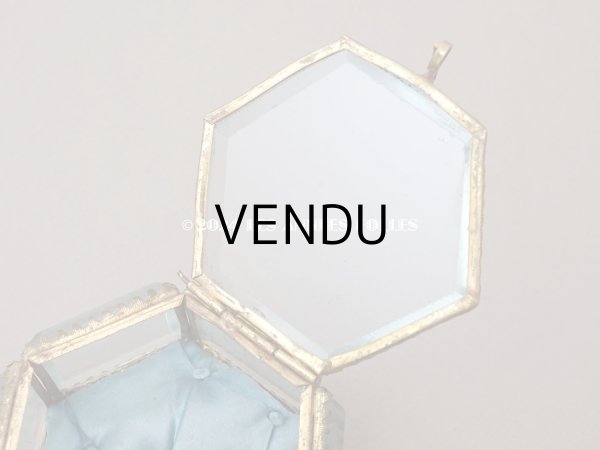 画像10: 19世紀末 アンティーク ジュエリーボックス 6角形 スモーキーブルーのシルク製クッション (10)