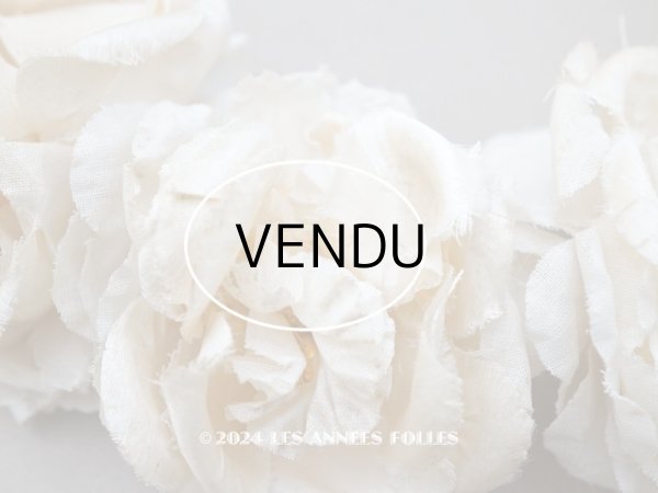 画像11: アンティーク シルクサテン 薔薇の布花のティアラ 花冠  エクリュ＆オフホワイト (11)