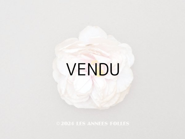 画像1: アンティーク パウダーピンクの薔薇の布花 クオーター・ロゼット咲き (1)
