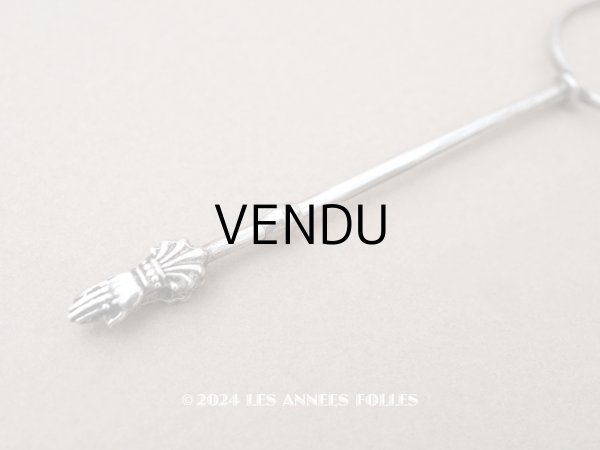 画像1: アンティーク シルバー製 ハンドモチーフのクリップ ドレス用 (1)