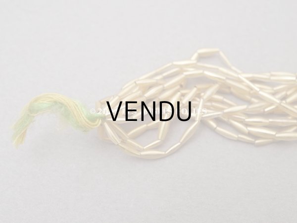 画像3: アンティーク 極小 スフレビーズ ゴールド 磨りガラス風 2×5〜7mm 吹きガラス製ビーズ　　 (3)