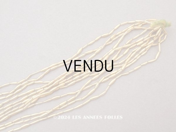 画像1: アンティーク 極小 スフレビーズ ゴールド 磨りガラス風 2×5〜7mm 吹きガラス製ビーズ　　 (1)