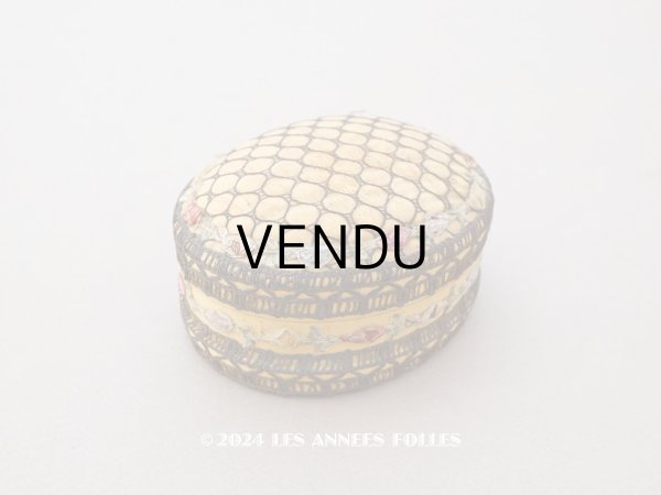 画像1: *蚤の市*アンティーク シルク製ロココトリム付 パウダーボックス  (1)