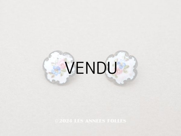 画像1: 19世紀末 アンティーク エナメルボタン 薔薇&勿忘草 2ピースのセット ハンドペイント ピンク＆ブルー 11mm (1)