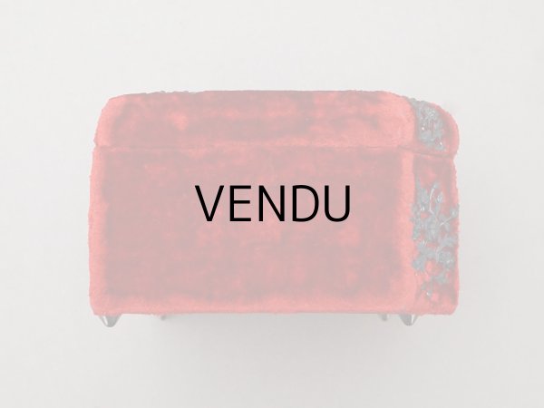 画像19: 19世紀末 アンティーク バカラ社のクリスタル香水瓶入り 裁縫箱 レッド＆パウダーブルー ベルベット＆シルククッション (19)