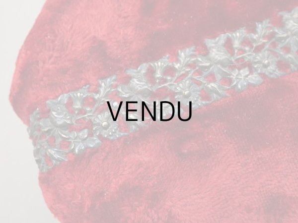 画像15: 19世紀末 アンティーク バカラ社のクリスタル香水瓶入り 裁縫箱 レッド＆パウダーブルー ベルベット＆シルククッション (15)