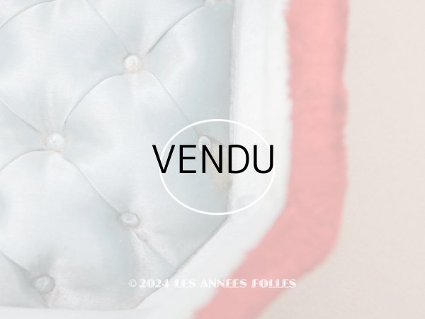 画像8: 19世紀末 アンティーク バカラ社のクリスタル香水瓶入り 裁縫箱 レッド＆パウダーブルー ベルベット＆シルククッション (8)