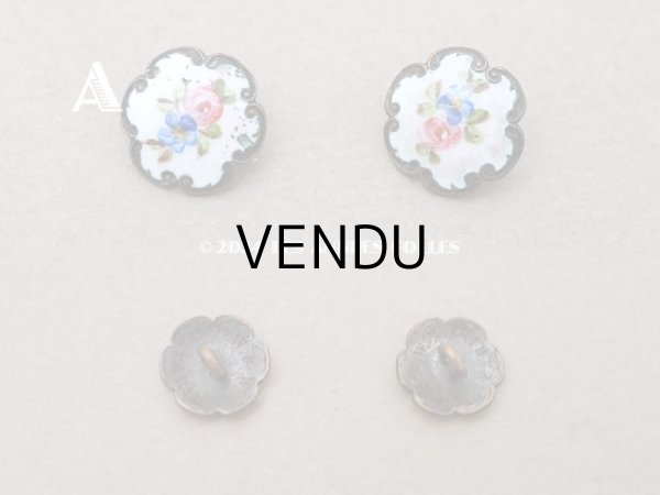 画像2: 19世紀末 アンティーク エナメルボタン 薔薇&勿忘草 2ピースのセット ハンドペイント ピンク＆ブルー 11mm (2)