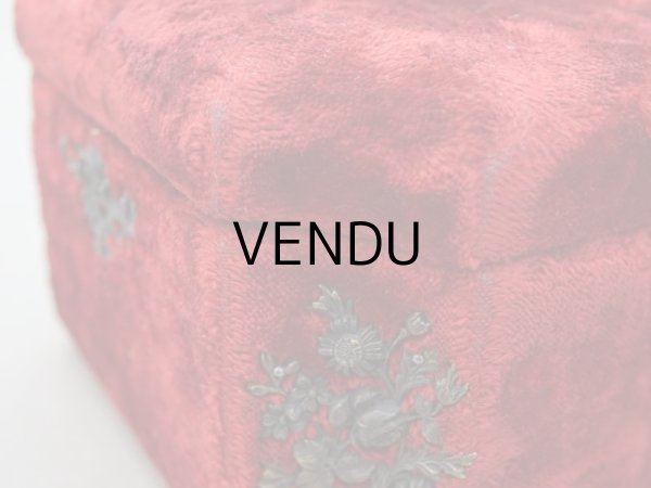 画像23: 19世紀末 アンティーク バカラ社のクリスタル香水瓶入り 裁縫箱 レッド＆パウダーブルー ベルベット＆シルククッション (23)