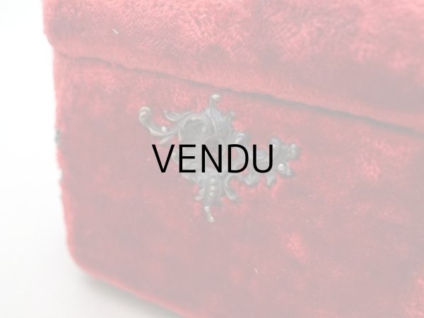 画像22: 19世紀末 アンティーク バカラ社のクリスタル香水瓶入り 裁縫箱 レッド＆パウダーブルー ベルベット＆シルククッション (22)