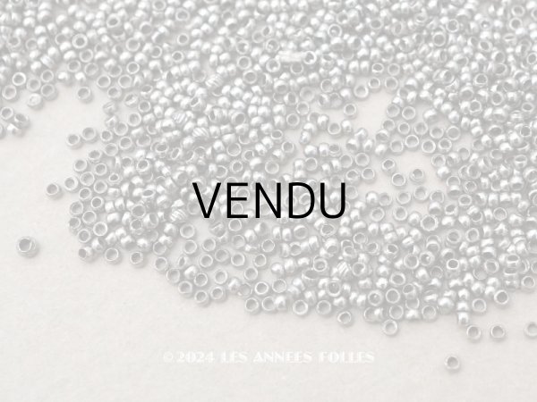 画像2: 19世紀末 アンティーク 極小 メタルビーズ 丸 シルバー 9g マイクロビーズ キャビアビーズ (2)