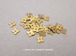 画像1: 19世紀末 アンティーク メタル製 5mm 花型 スパンコール アンティークゴールド 50ピースのセット  (1)