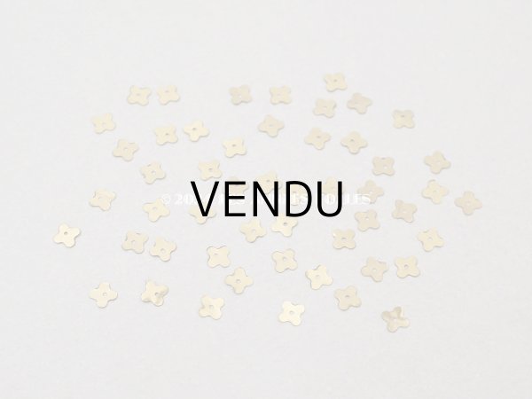 画像2: 19世紀末 アンティーク メタル製 5mm 花型 スパンコール アンティークゴールド 50ピースのセット  (2)