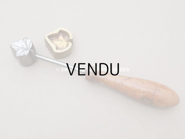 画像2: 19世紀末 アンティーク  こて リーフ アイビー 型押し  (2)