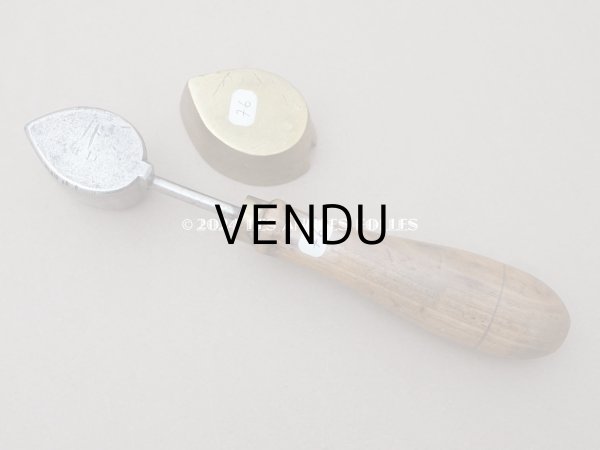 画像4: 19世紀末 アンティーク  こて 薔薇のリーフ 型押し  (4)