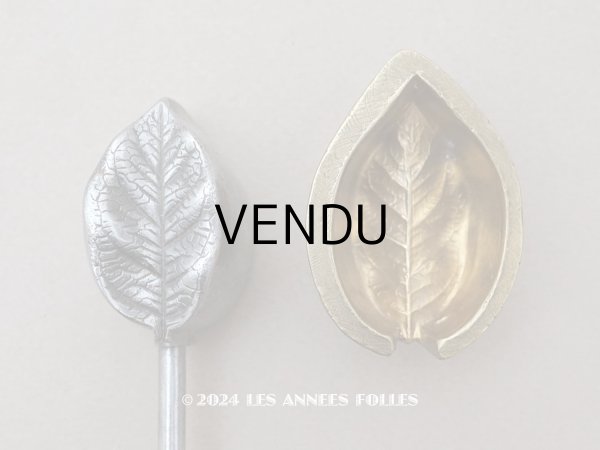 画像1: 19世紀末 アンティーク  こて 薔薇のリーフ 型押し  (1)